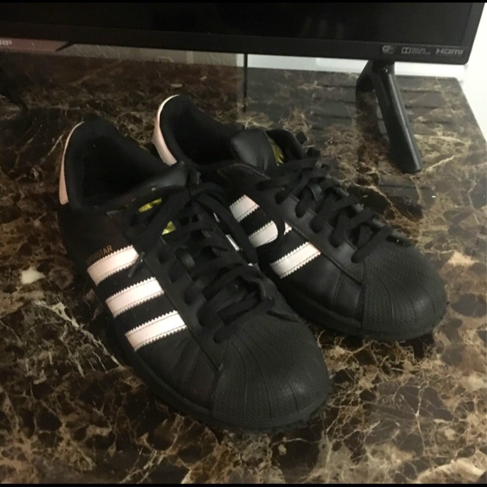 Original Adidas black and white superstar Size 9